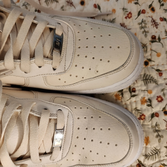 Nike Air Force 1 Off-White Sneakers  Women's Size 11 🎉HP X 3🎉 - Picture 5 of 9
